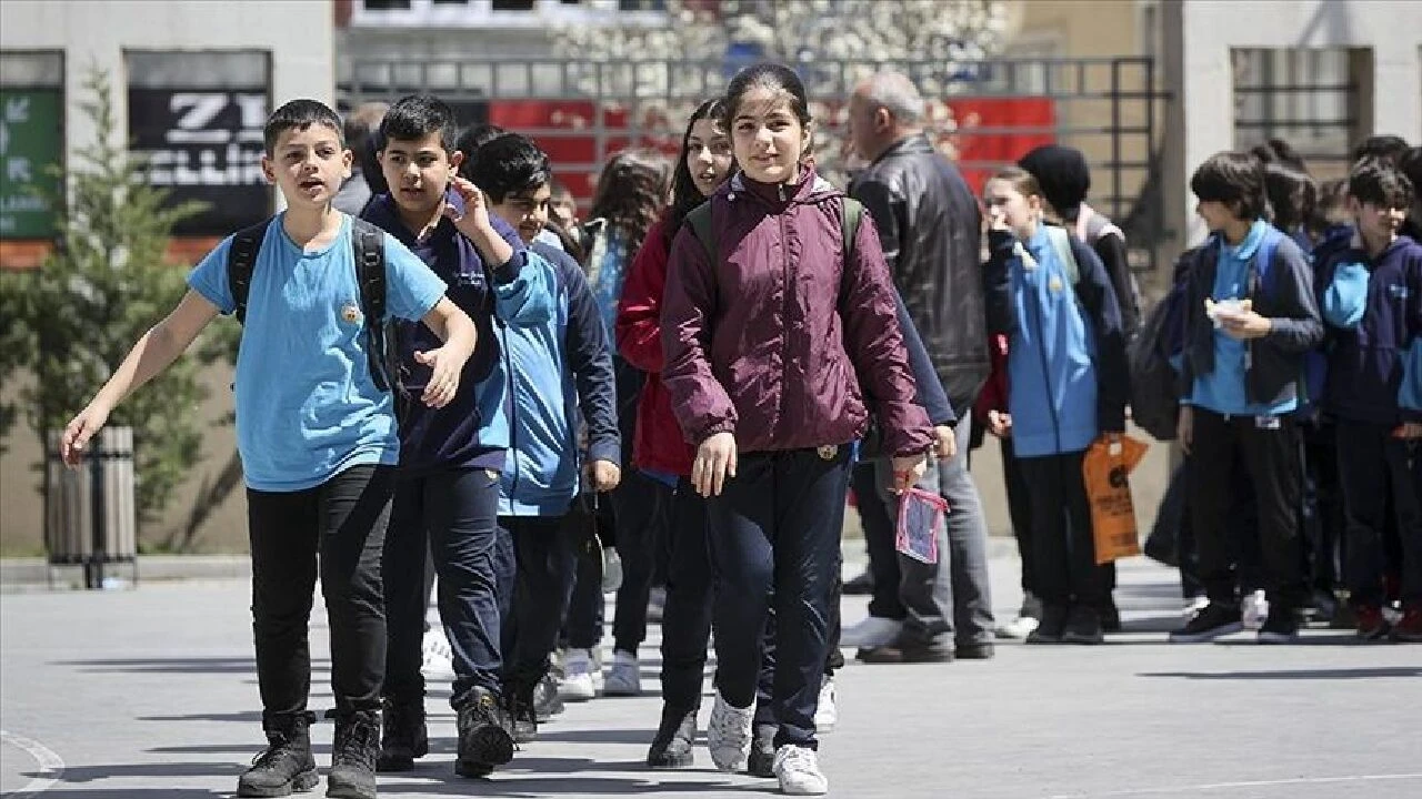 Milli Eğitim Bakanı Yusuf Tekin, ara tatilin kalkıp kalkmayacağı hakkında konuştu - 2. Resim