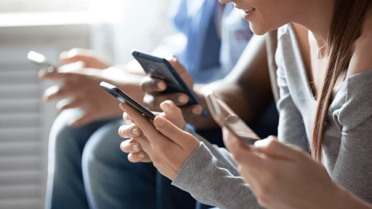 Telefon kiralama işlemine karşı uzman uyarısı: Kişisel verilerinizi tehlikeye atabilir! - 1. Resim