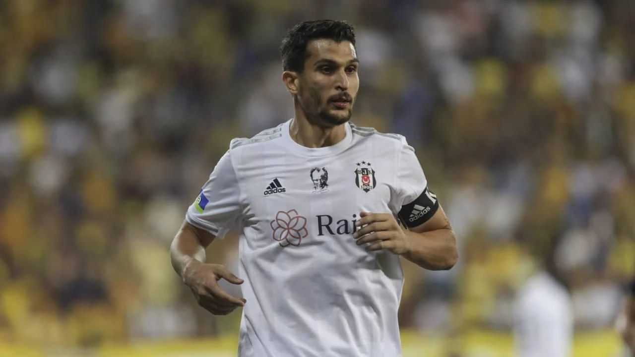 Beşiktaş'ın tecrübeli oyuncusundan kötü haber! Çapraz bağlarında yaralanma tespit edildi
