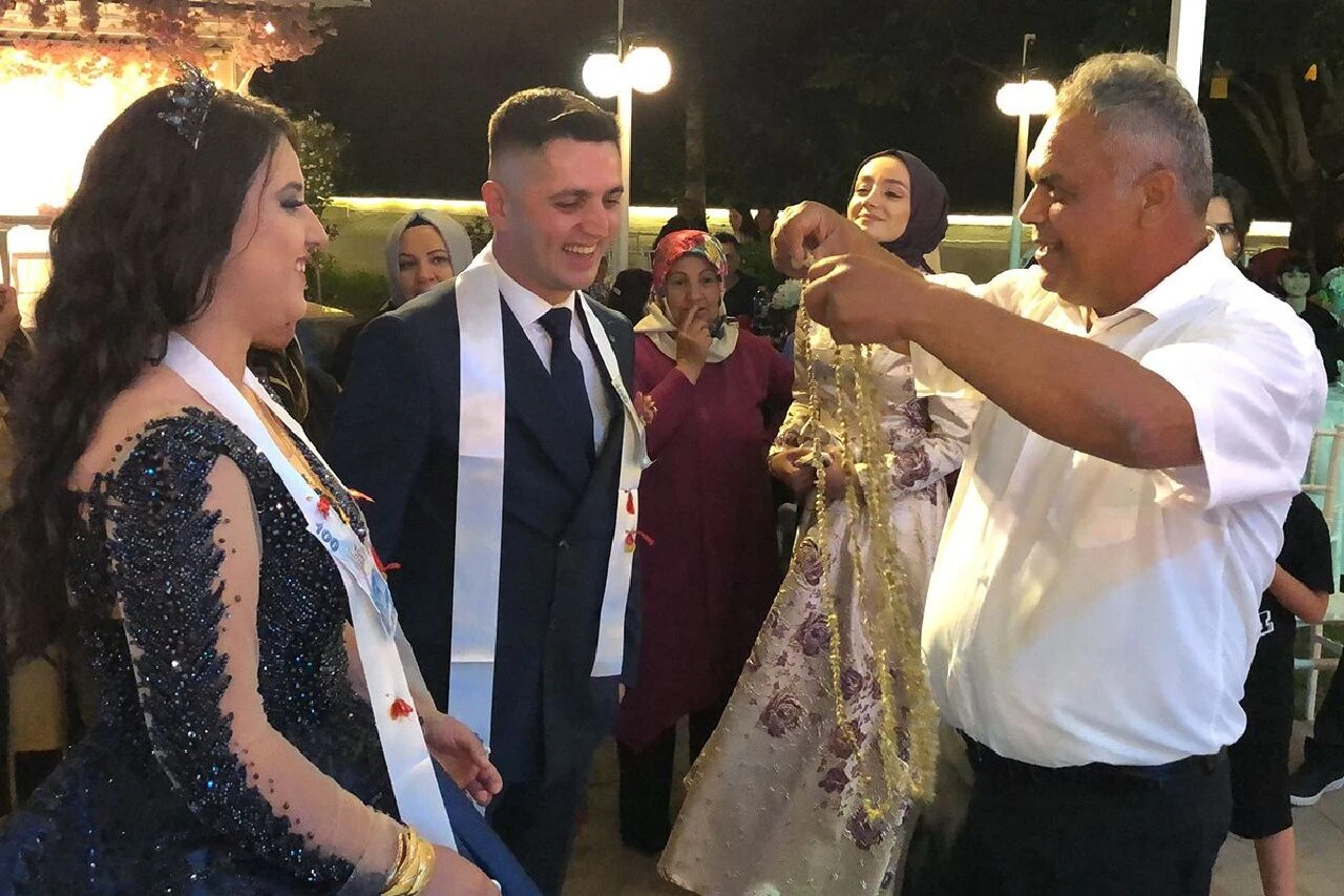 Düğünde takılan takılar kimin olacağı belli oldu! Çiftler arasında ziynet eşya anlaşmazlığına son - 1. Resim