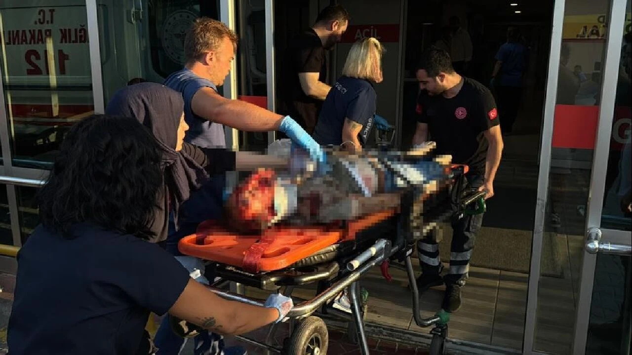 İzmit'te feci tramvay kazası: Güvenlik kamerasına saniye saniye yansıdı!