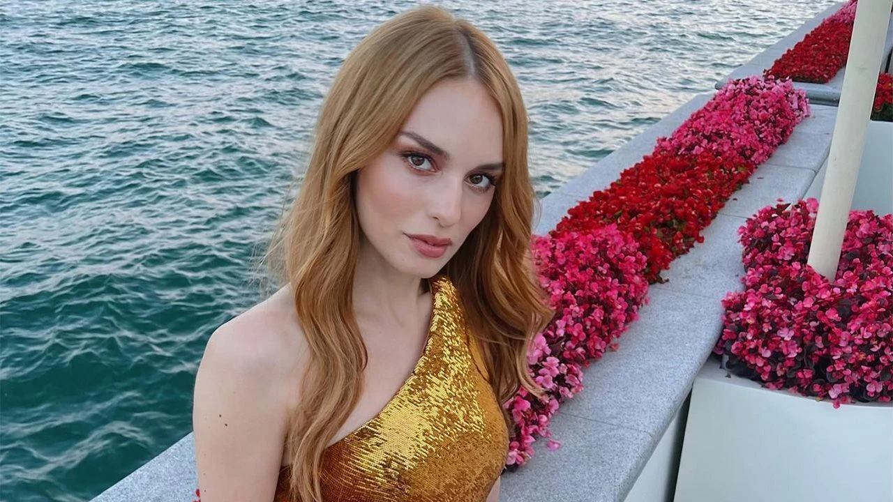 Nilperi Şahinkaya'nın olaylı gecesi! Arkadaşları zor sakinleştirdi