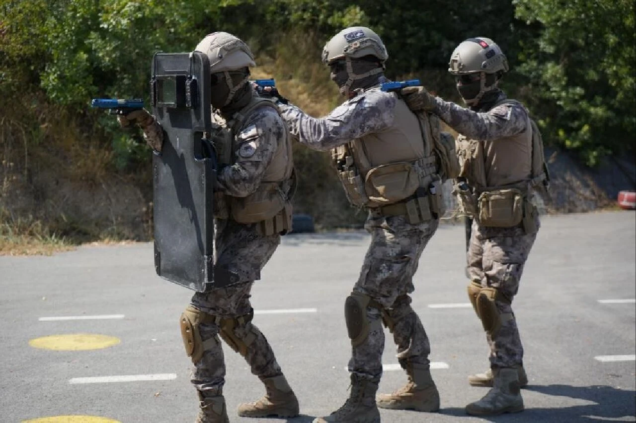 PÖH'ten baş döndüren tatbikat! Film sahnelerini aratmadı
