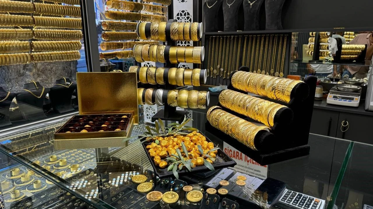 Altın kaplama zeytin yok satıyor! Arap şeyhleri bile sıraya girdi: Fiyatı dudak uçuklatıyor - 2. Resim