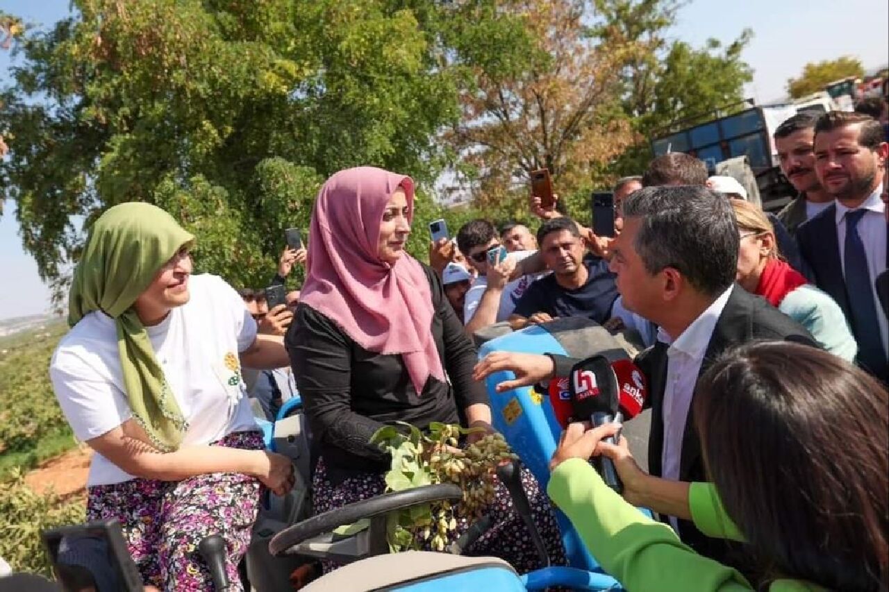 CHP'li başkandan çiftçi tiyatrosu: Protestocu diye tanıtılan kadın eşi çıktı - 2. Resim