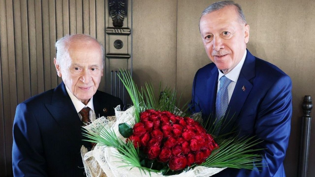 Cumhurbaşkanı Erdoğan MHP lideri Devlet Bahçeli’ye 76 gül verdi!