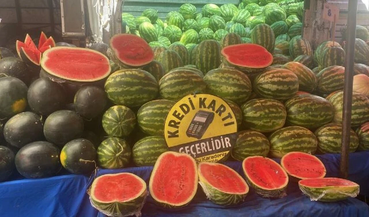 Dağa taşa karpuz ektiler, fiyatı yüzde 100'e düştü! Üretici 'Bedava' diyerek anlattı - 2. Resim