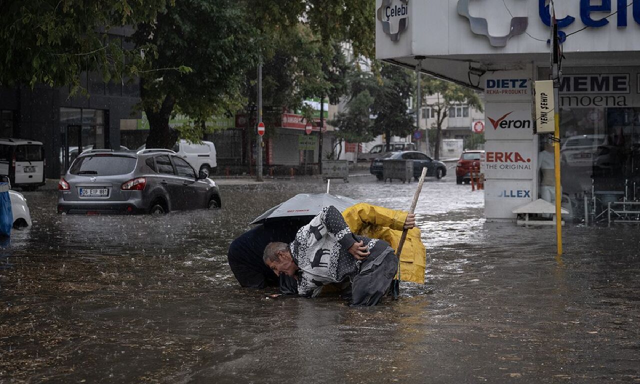 Sağanak Ankara'yı şiddetli vurdu! Alt geçit ve caddeler göle döndü - 5. Resim