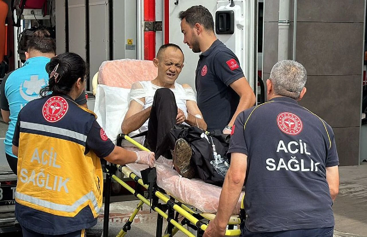 Sivas'ta düğün yolunda feci kaza: 20'ye yakın yaralı - 1. Resim