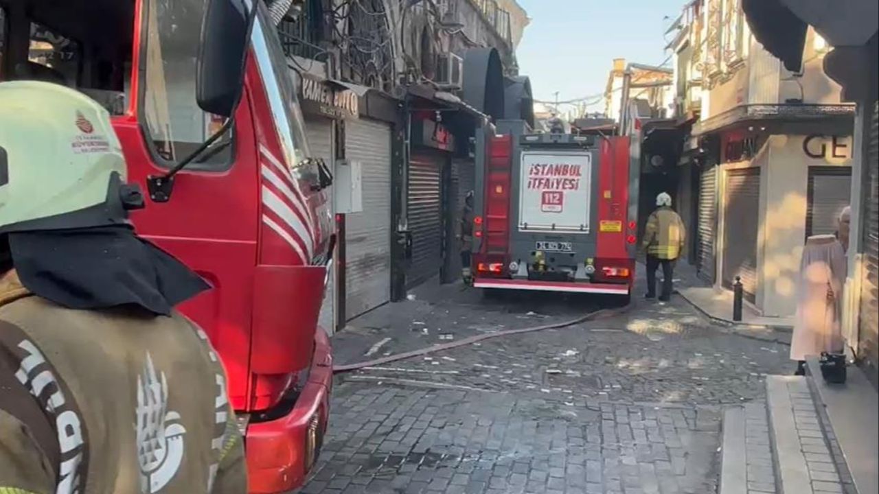 Son dakika | Kapalıçarşı&#039;da yangın paniği! Kuyumcuda başladı, facia önlendi