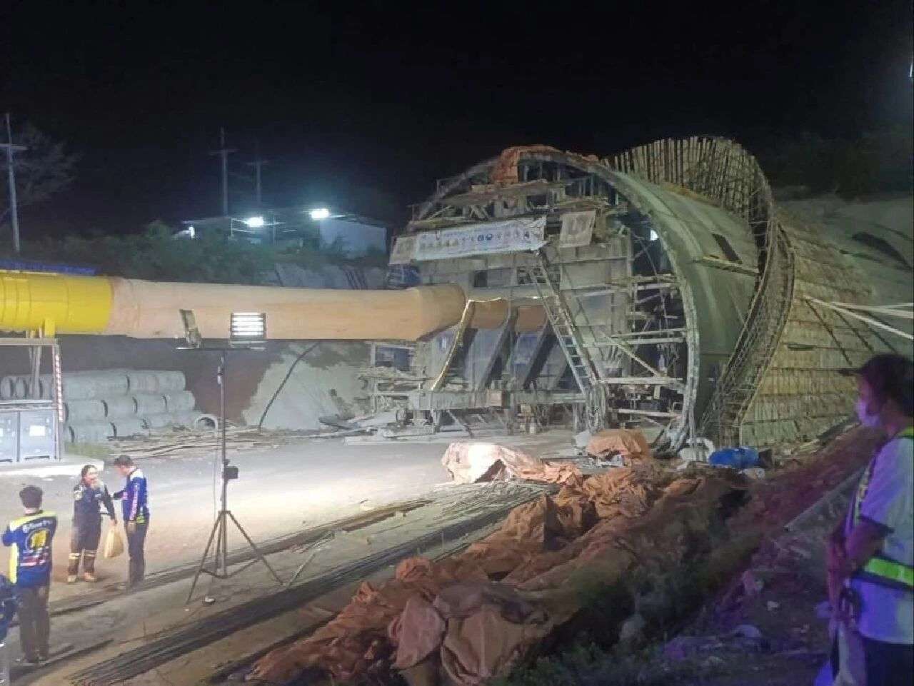 Uluslararası tünel inşaatında göçük: İşçiler toprak altında kaldı - 2. Resim