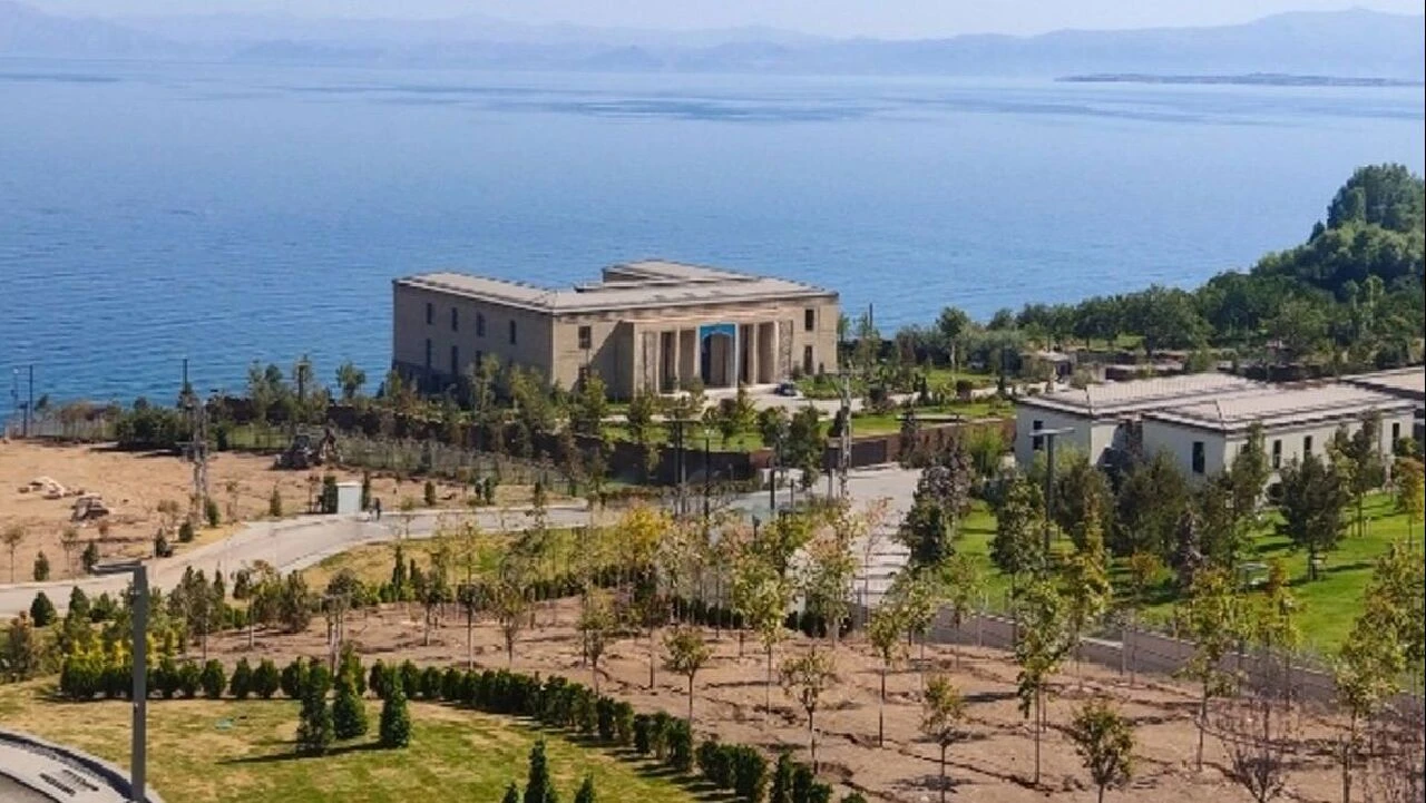 Fatih Altaylı Ahlat Cumhurbaşkanlığı Külliyesi'ne tekne alındı dedi! Gerçek ortaya çıktı - 1. Resim