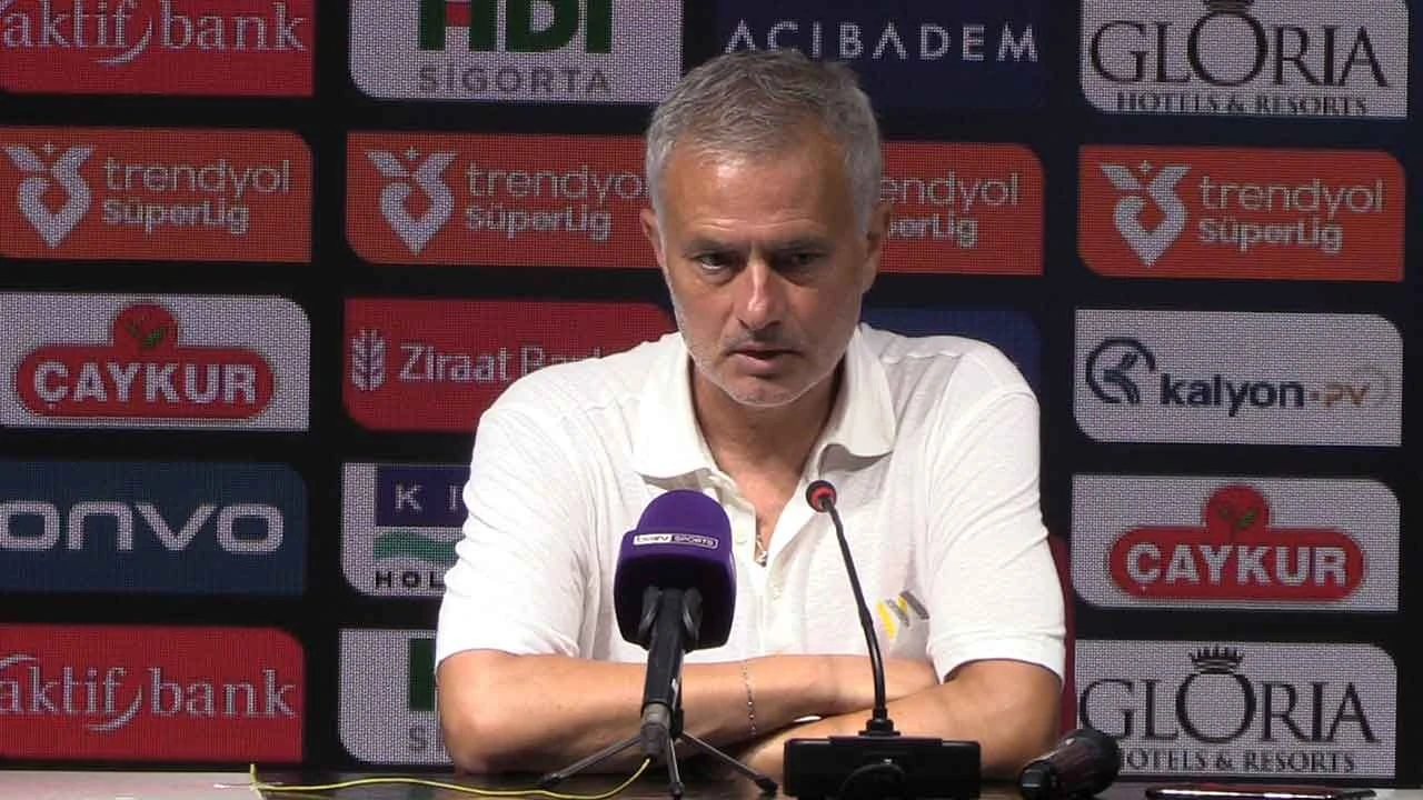 Fenerbahçe'ye penaltı verilmedi, Mourinho hakemi eleştirdi: Yanlış bir karardı - 1. Resim