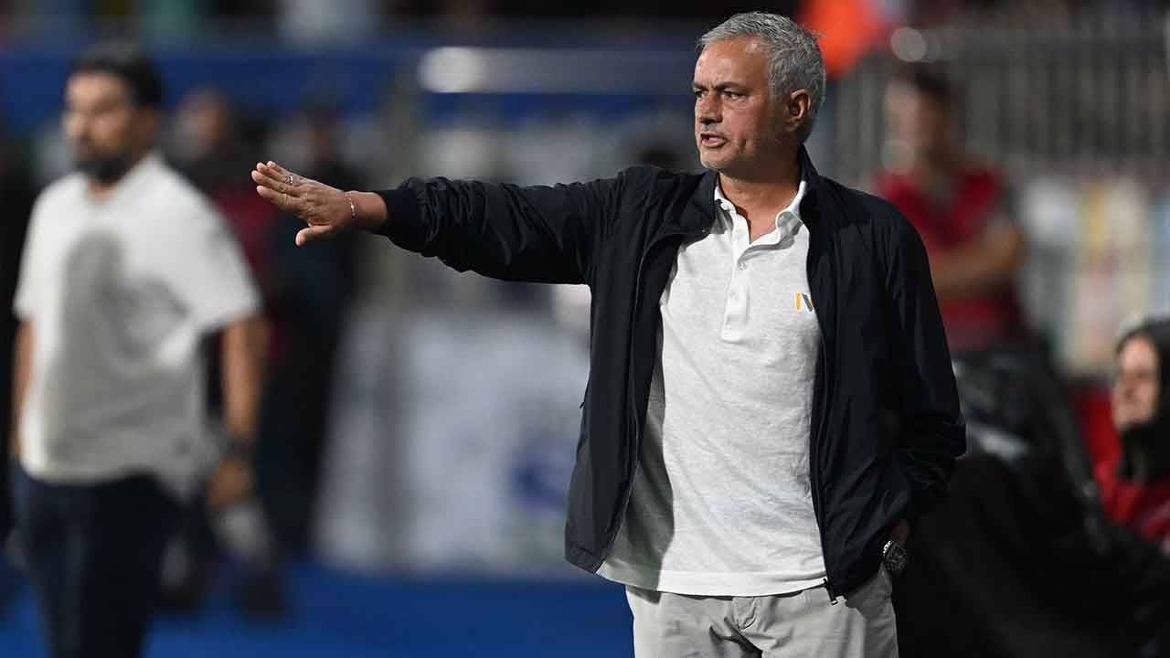 Fenerbahçe&#039;ye penaltı verilmedi, Mourinho hakemi eleştirdi: Yanlış bir karardı