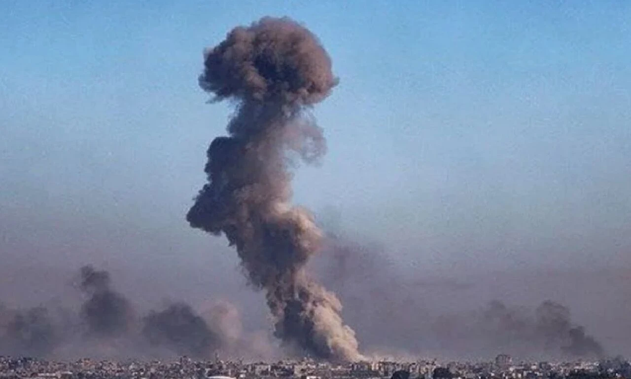 İşgalci İsrail soykırımı sürüyor! Filistinlilerin sığındığı okul bombalandı: Çok sayıda ölü ve yaralı var - 1. Resim