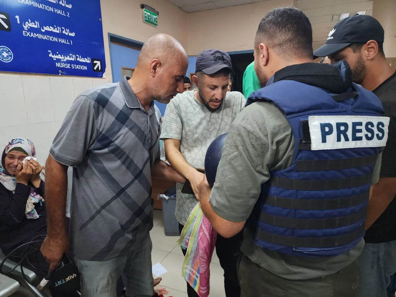 İsrail gazetecilerin bulunduğu bölgeye saldırdı, TRT muhabiri yaralandı: Saldırıdan ilk görüntüler