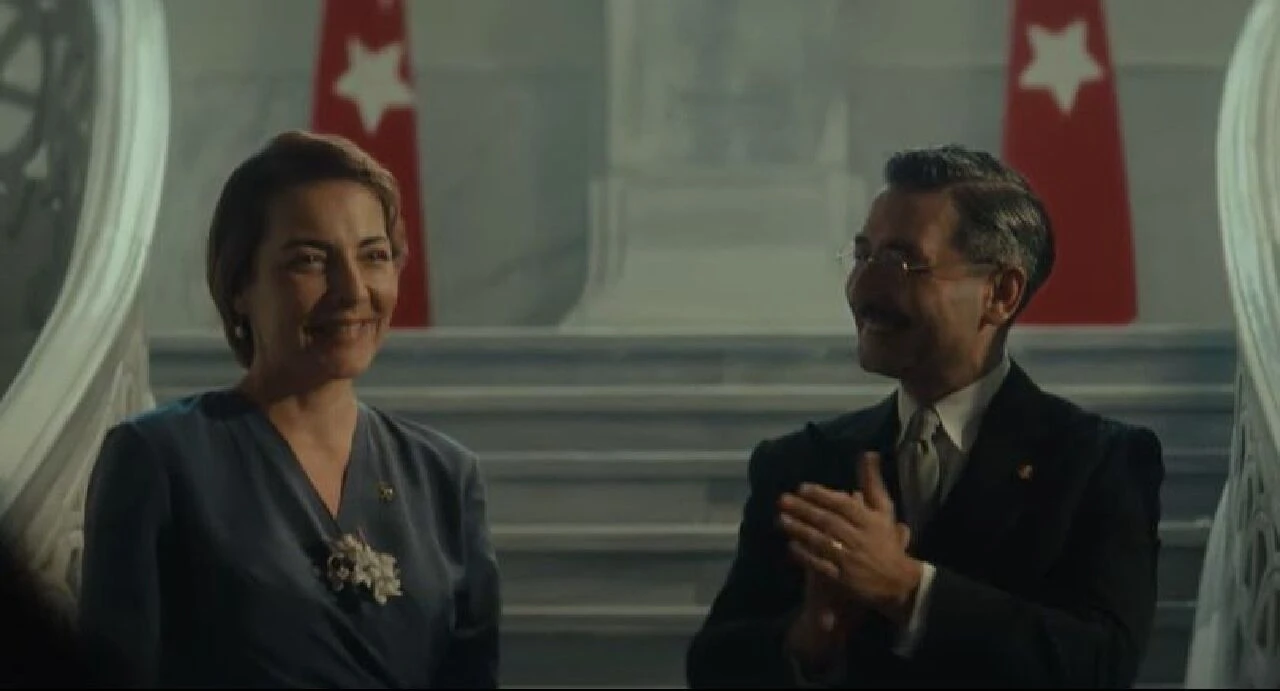 Tolga Çevik’in Atatürk’ü oynadığı 100 Yıllık Armağan filmi bu akşam yayınlanacak