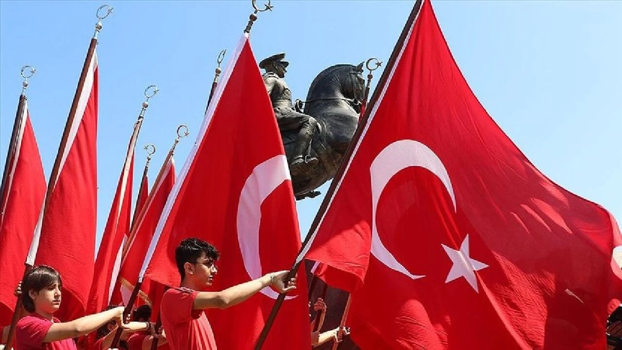 28 Ekim yarım gün mü? 29 Ekim resmi tatiline kısa süre kaldı