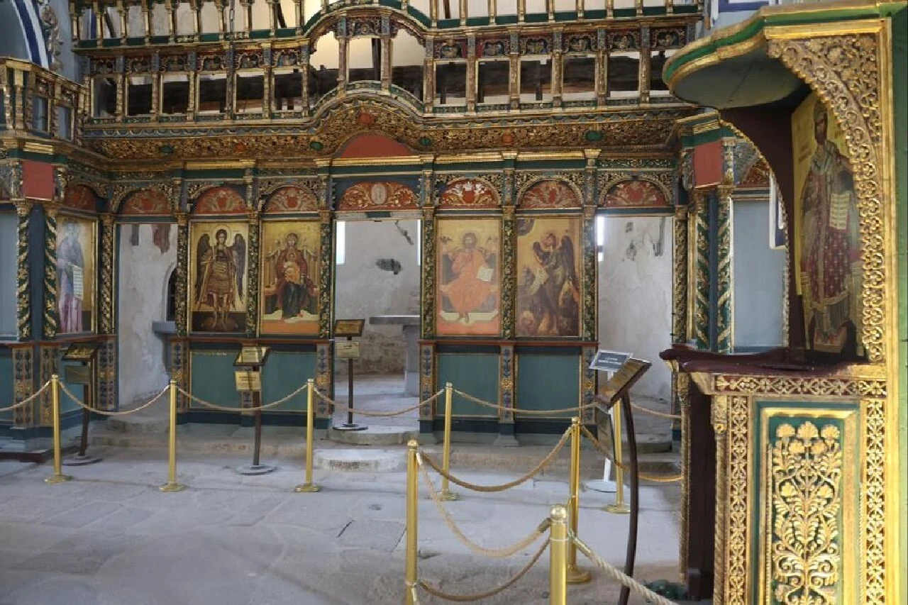 Adeta tarih kokuyor! Ayakta duran en eski kilise Konya'da: Ahşaptan kol ve bacaklar üretilip cepheye gönderilmiş - 4. Resim