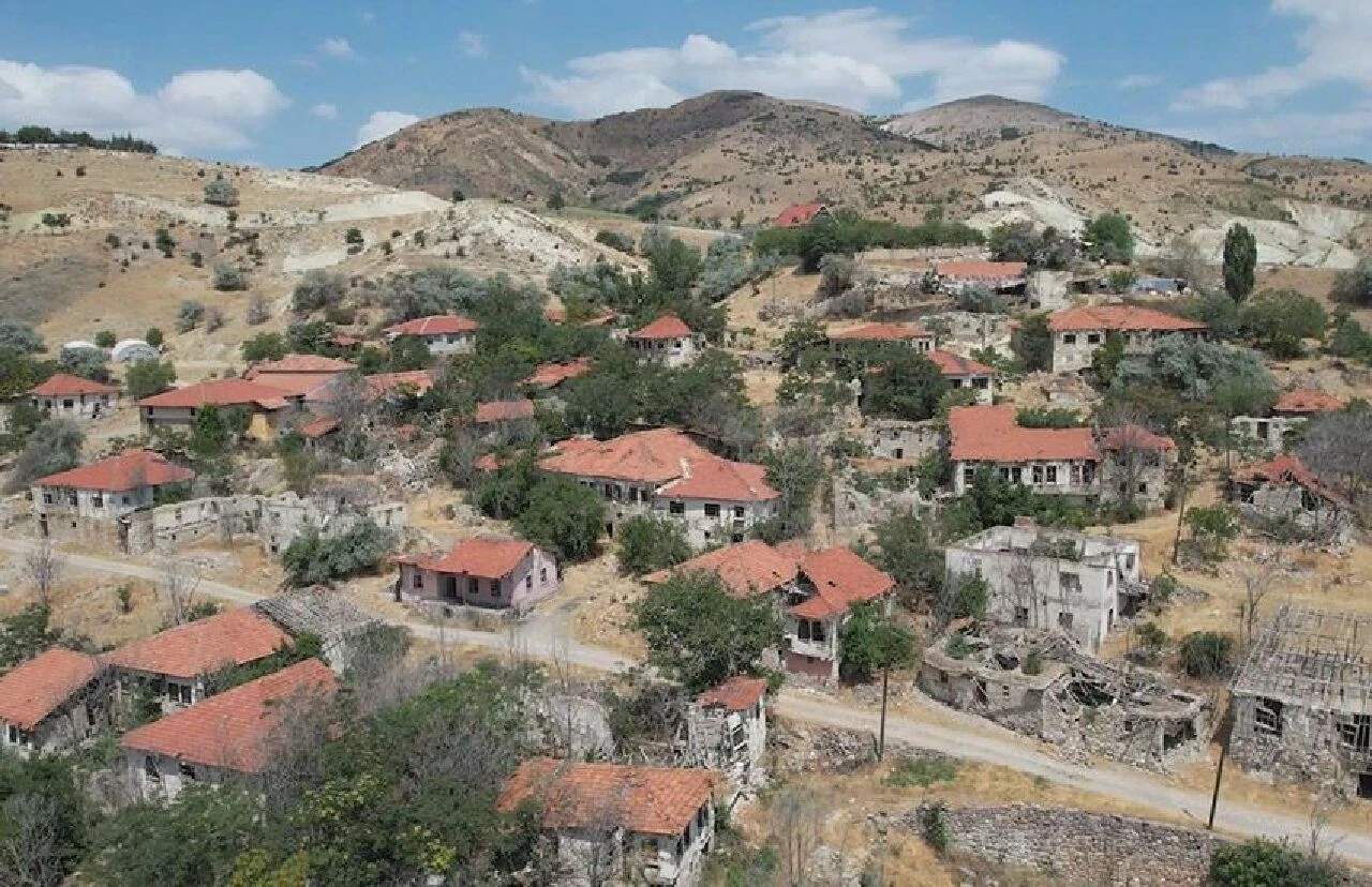 'Cinli köy'de esrarengiz olay! Video çekerken bir anda karşılaştılar - 3. Resim