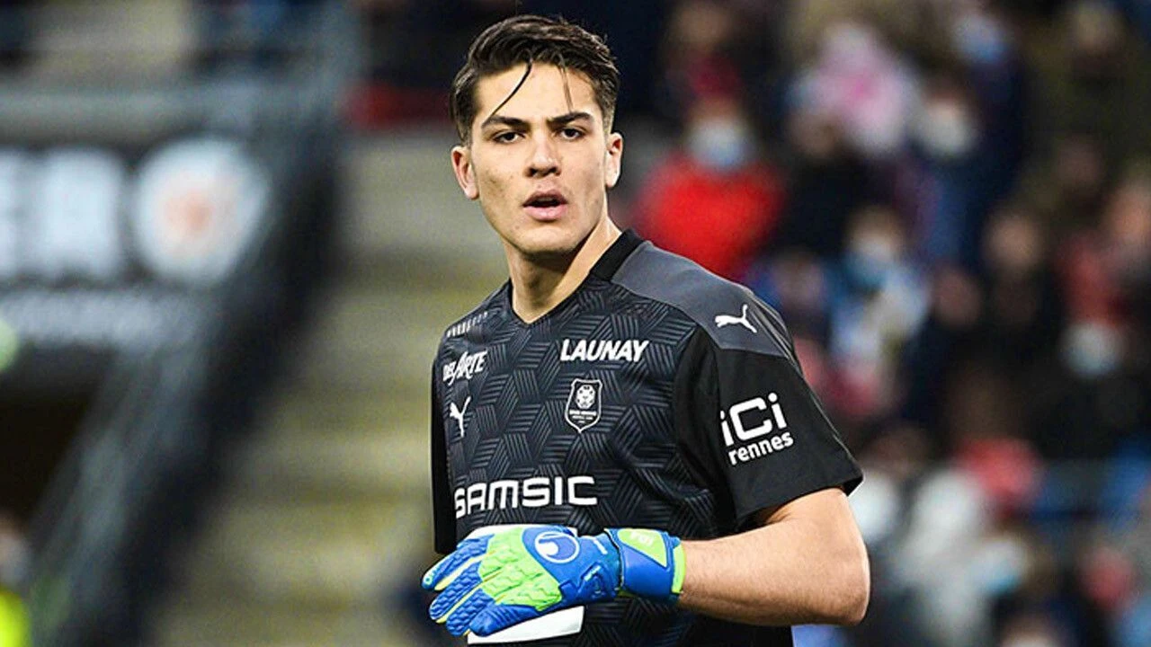 Danla Biliç'in sevgilisi kaleci Doğan Alemdar, Fransa Lig 2'de oynuyor