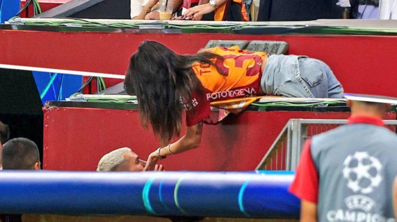 Devrim Özkan'dan Galatasaray-Young Boys maçında Torreira'ya romantik destek - 1. Resim