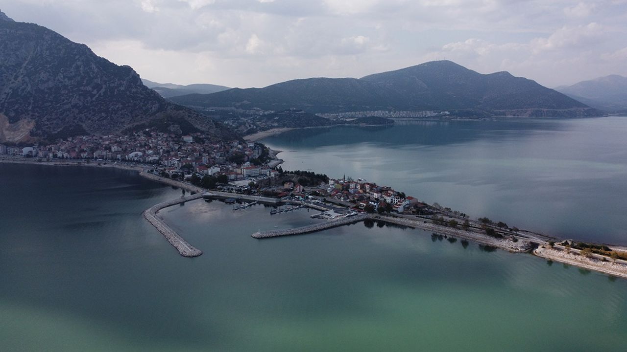 Eğirdir Gölü için çamur temizliği ve su takviyesi olmak üzere 9 maddelik eylem planı açıklandı