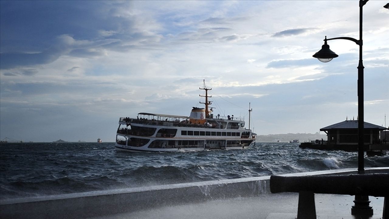 İstanbul&#039;da bazı vapur seferleri olumsuz hava koşulları sebebiyle iptal edildi