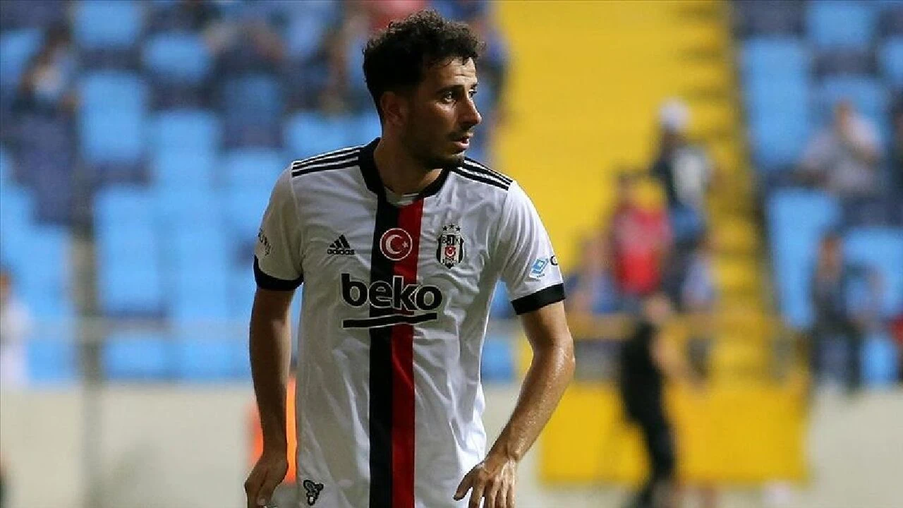 Milli oyuncu Oğuzhan Özyakup oynadığı tarzdan mutlu olmadığı için futbolu bıraktı