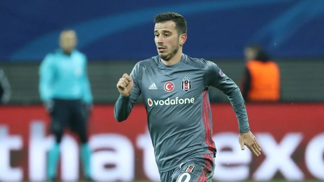 Milli oyuncu Oğuzhan Özyakup oynadığı tarzdan mutlu olmadığı için futbolu bıraktı