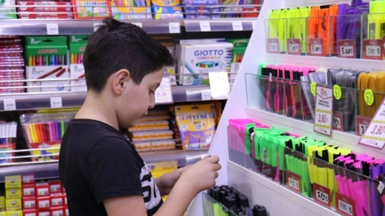 Milyonlarca öğrenci için geri sayım! Okul alışverişlerinde sepetler küçülüyor