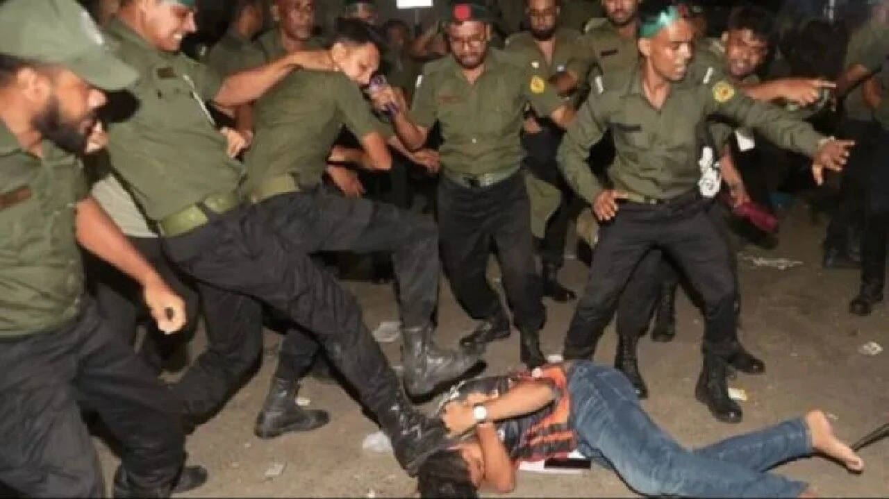 Myanmar'da ordu kıyıma başladı iddiası: 100 evi yakıp sivilleri öldürdüler - 2. Resim