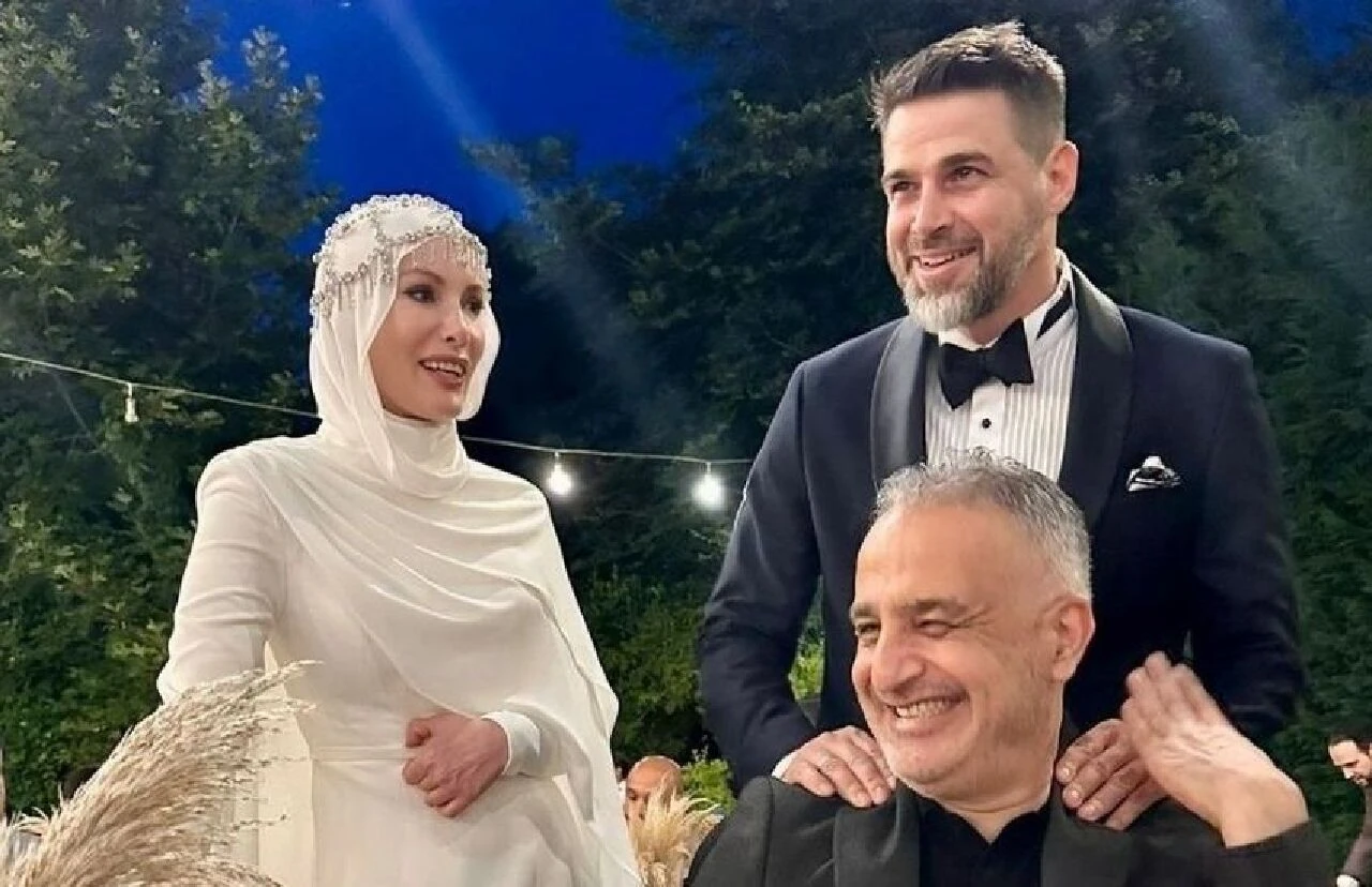 Reshad Strik'ten eşi Gamze Özçelik'e sürpriz kutlama!