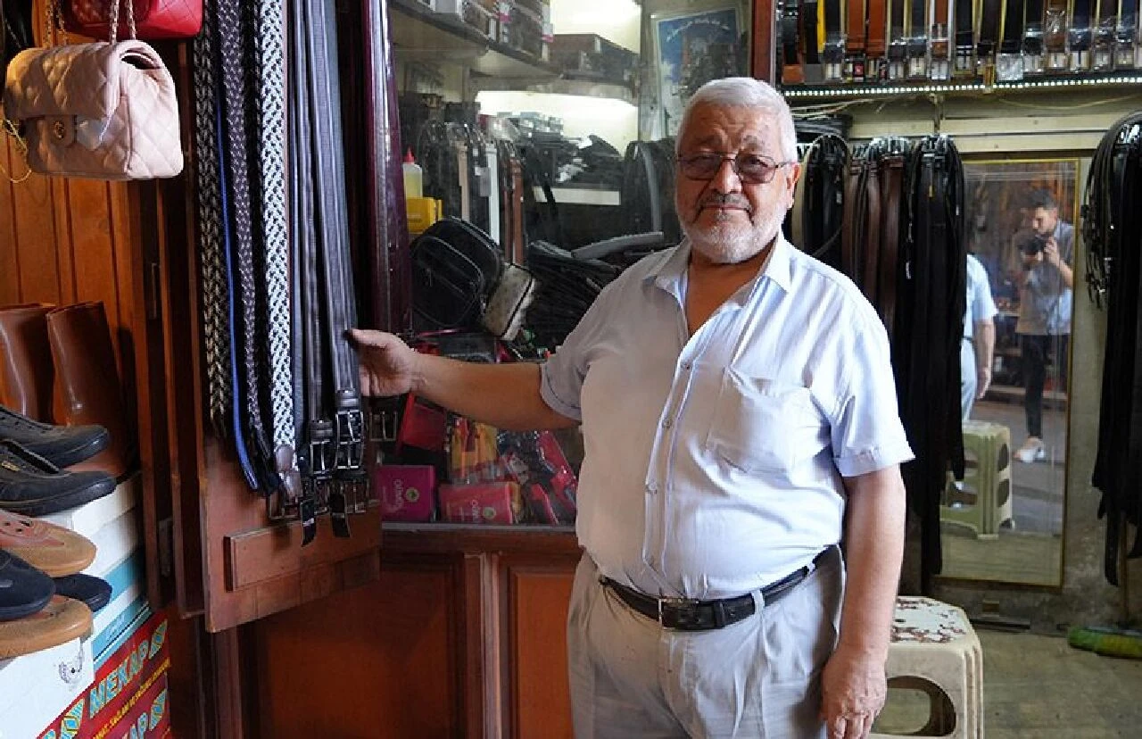 Sadece Türkiye değil 5 ülkeye daha ihraç ediyor! 3 metrekarelik dükkanında yarım asırlık kemer - 2. Resim