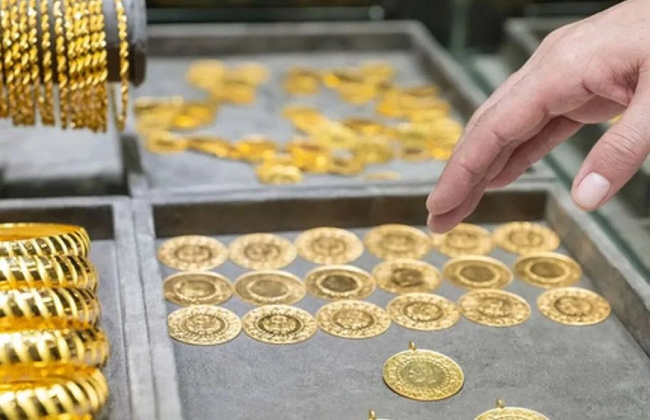 Altın fiyatları için çarpıcı tahmin! Uzman isim canlı yayında ons altın için meraklandıran rakamı verdi - 1. Resim