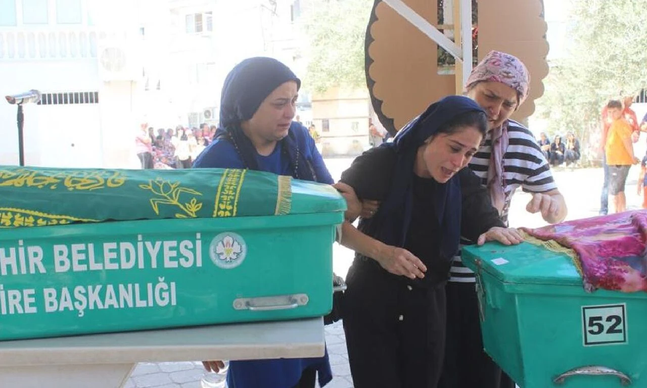 Babaları tarafından katledilmişlerdi! 3 çocuğunu kaybeden annenin feryadı yürekleri dağladı - 2. Resim