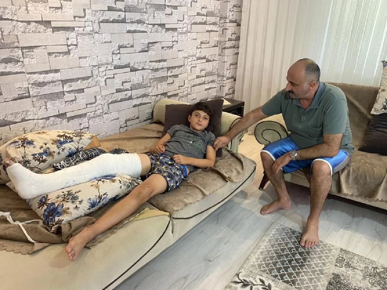 Başıboş sokak köpekleri hayallerini yıktı! Futbolcu olmak istiyordu, kaçarken bacağı kırıldı