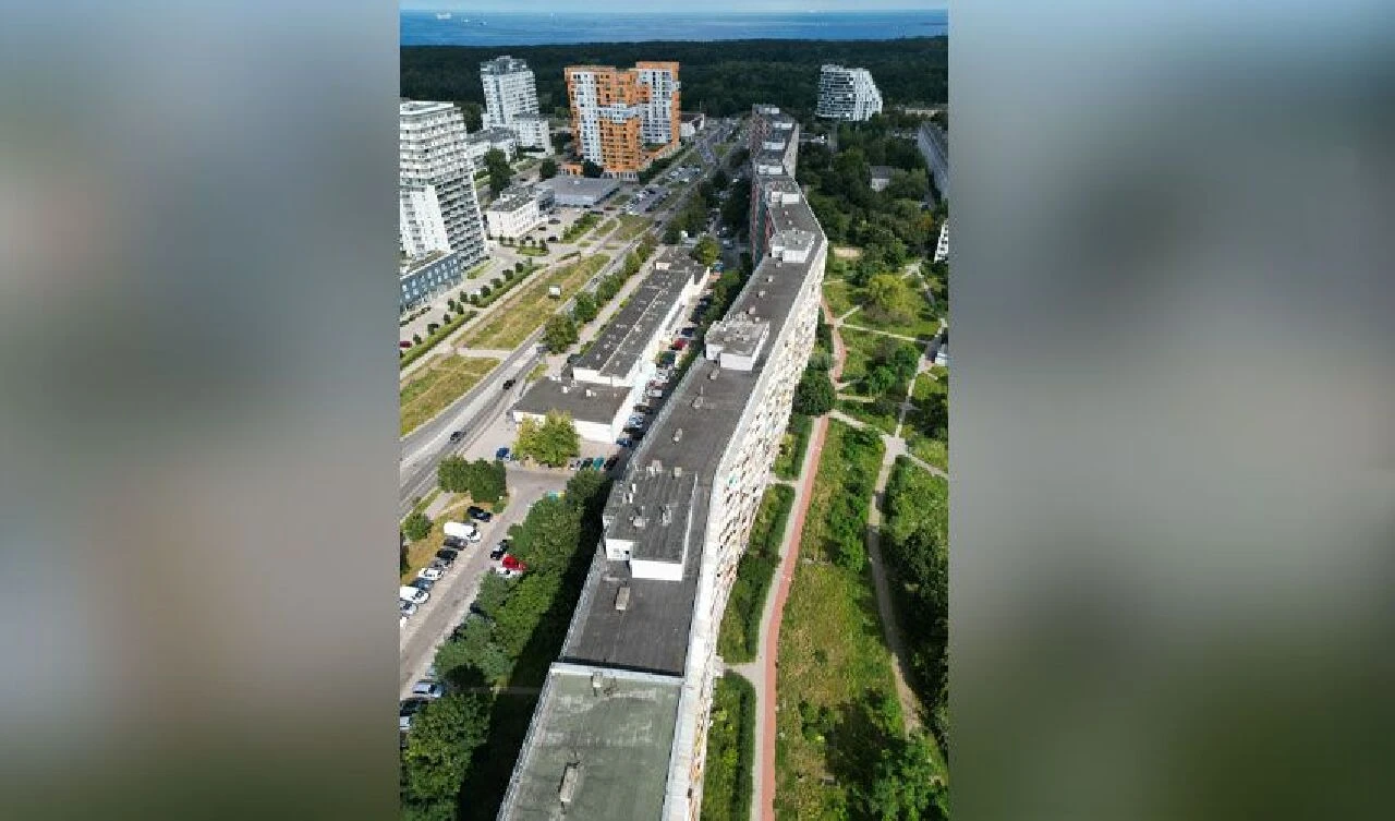 Bir ucundan diğerine 3 otobüs durağı olan bina! Avrupa'nın 'Çin Seddi' olarak biliniyor