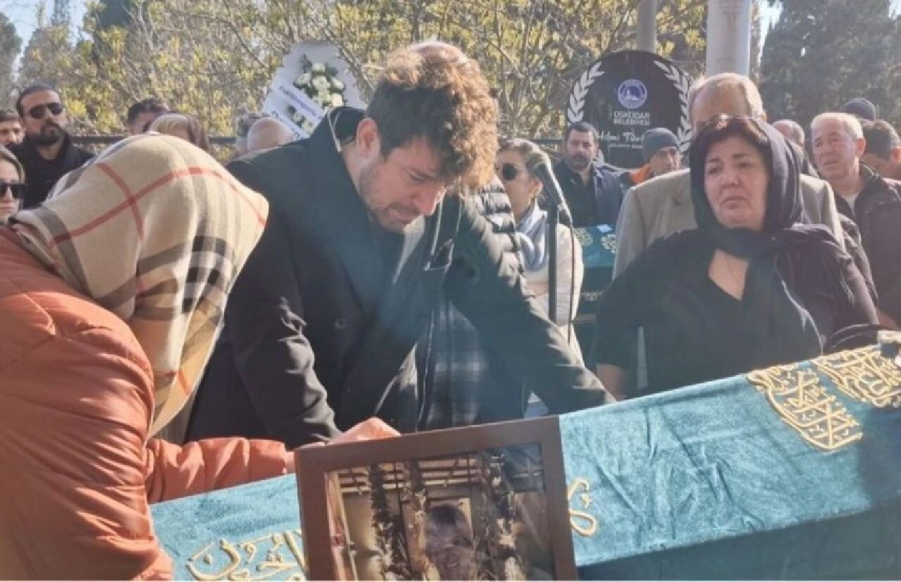 Birand Tunca dizideki 'anne' sahnesiyle ağlattı! Yakın zamanda annesini kaybetmişti - 1. Resim