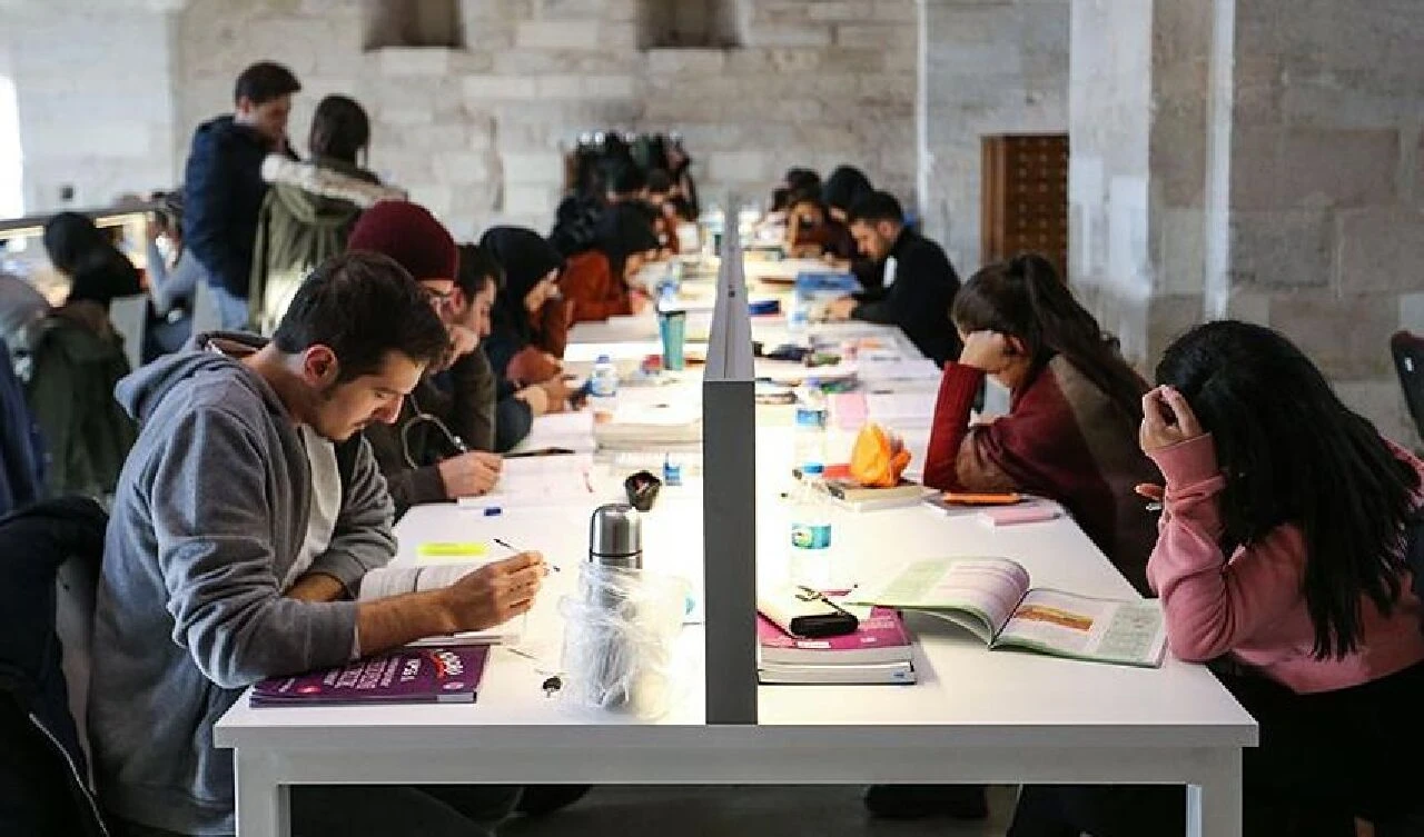 Burs tuzağına dikkat! Dolandırıcıların yeni hedefi bu kez üniversite öğrencileri! - 2. Resim