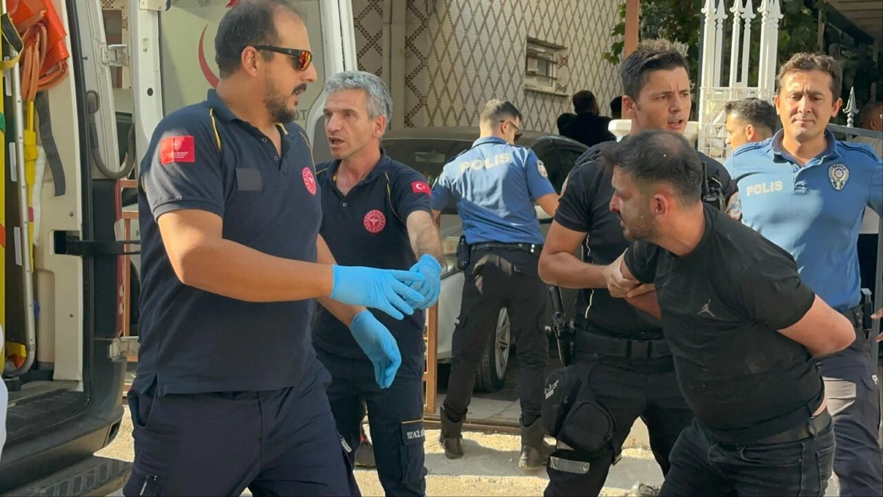 Ellerinde silahla kuyumcu bastılar, kurşunları bitince bir araba dayak yediler! O anlar kamerada - 2. Resim