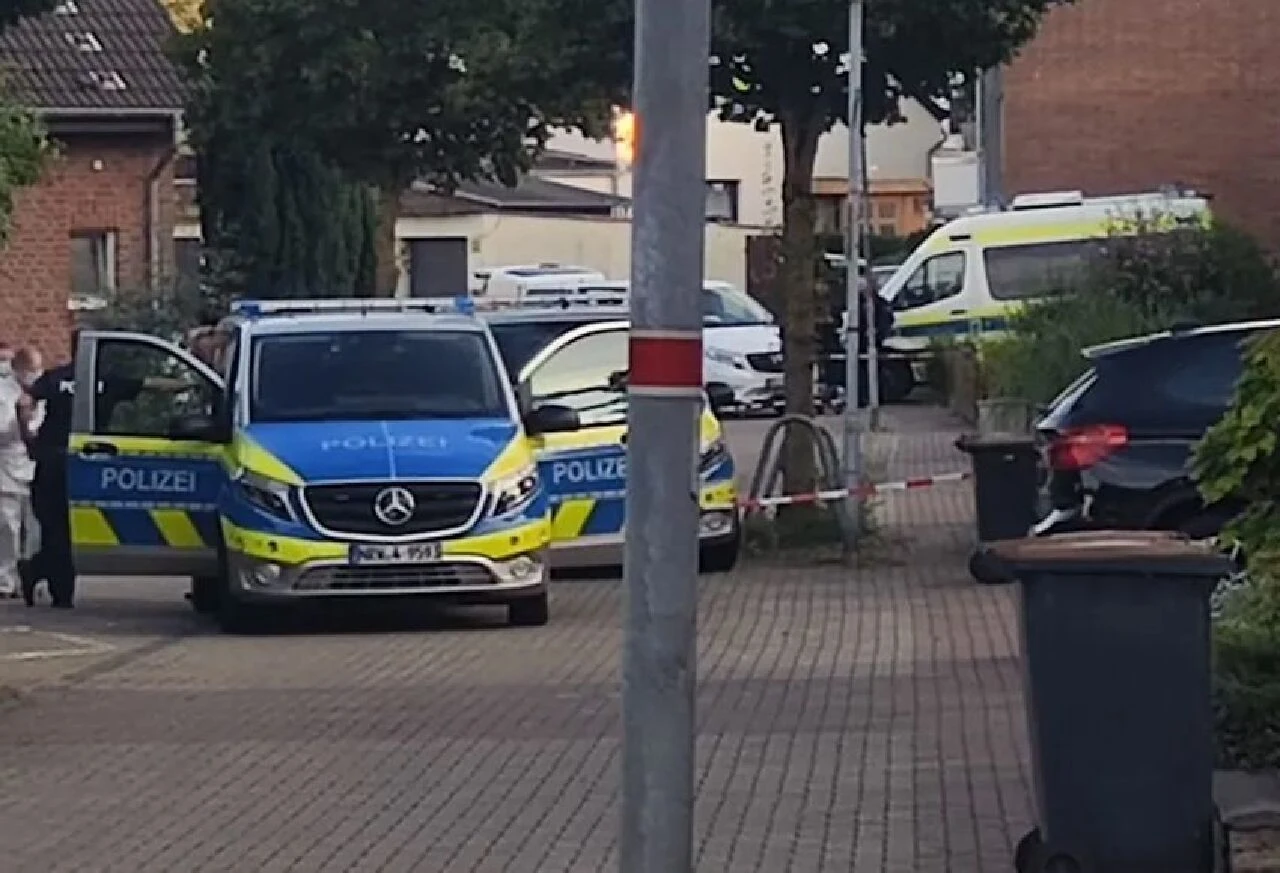 Eskişehir'den sonra bu kez Almanya! Önüne gelene bıçakla saldırdı