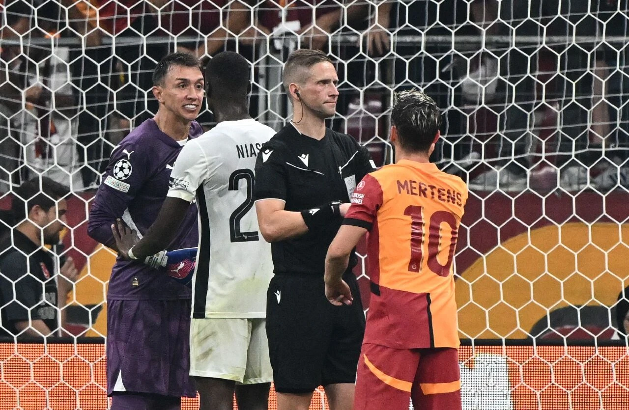 Galatasaray'dan buruk veda! Sarı-kırmızılılar Young Boys'a 1-0 kaybederek Şampiyonlar Ligi'ne veda etti - 2. Resim