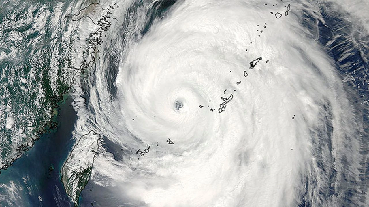 Shanshan Tayfunu alarmı! Uçuşlar durdu, tren seferleri iptal - 1. Resim