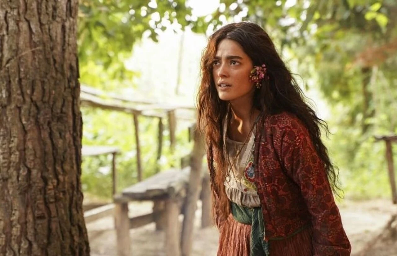 Simay Barlas'ın Yabani dizisinden ayrıldığı iddia edildi! Sosyal medya karıştı