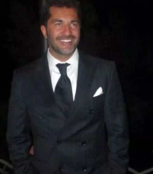 Usta oyuncu Cihat Tamer'in oğlunun cenazesinde selfie rezaleti! Müzisyen Turhan Öge'ye tepki yağdı