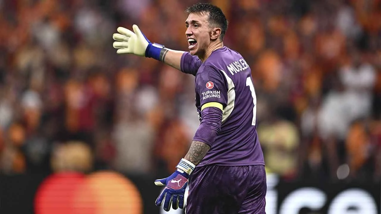Young Boys'un golü sonrası Muslera çılgına döndü! Kırmızı kart gördü - 2. Resim