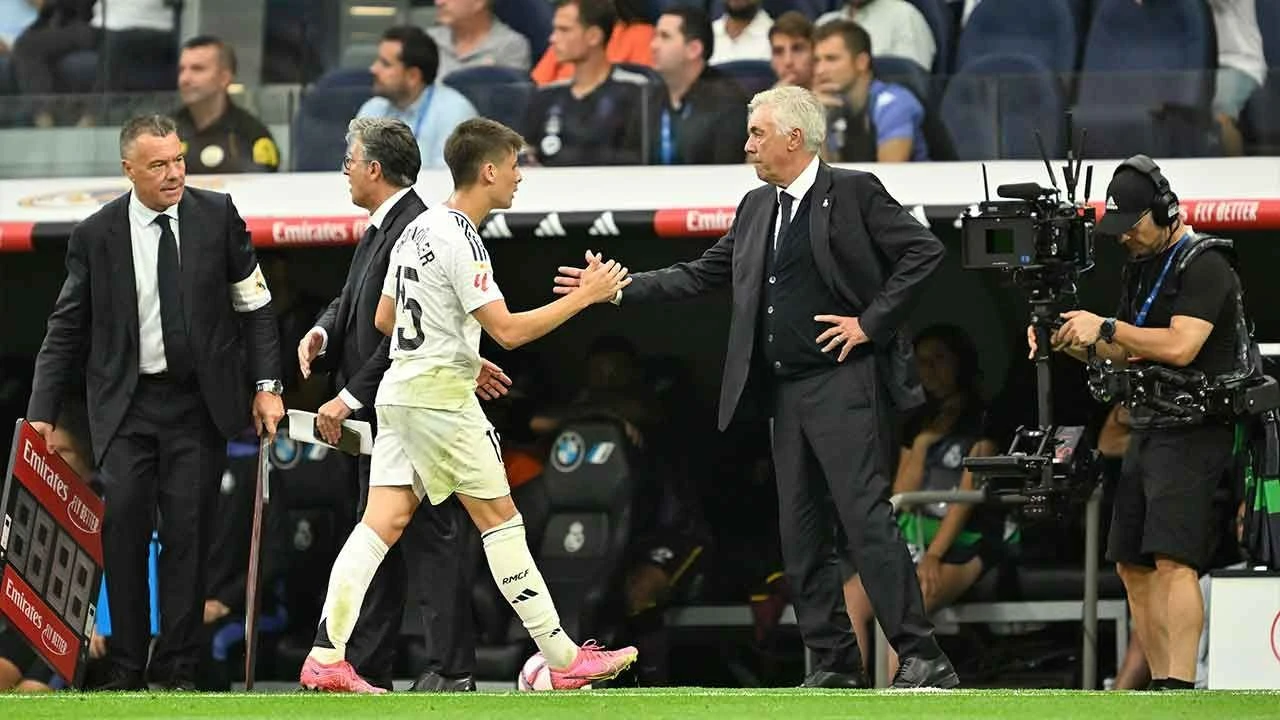 Arda Güler'in bugün oynanacak Las Palmas Real Madrid karşılaşmasında ilk 11'de olması bekleniyor - 1. Resim