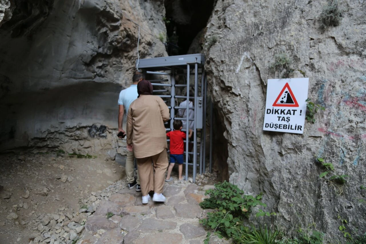 Cehennem Deresi Kanyonu'na şaşırtan turnike! Ziyarete gelenler tepki gösterdi - 2. Resim