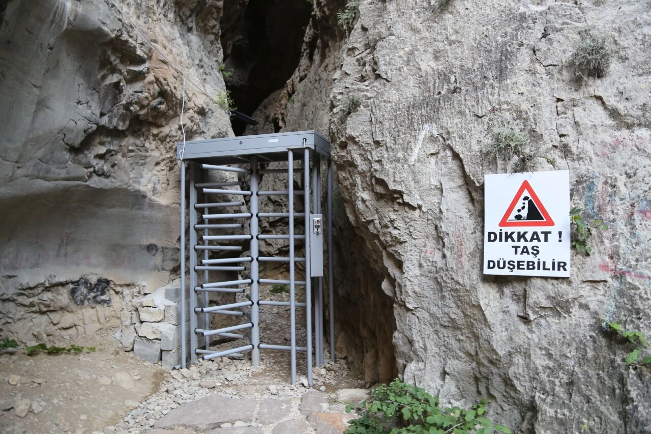 Cehennem Deresi Kanyonu'na şaşırtan turnike! Ziyarete gelenler tepki gösterdi - 1. Resim